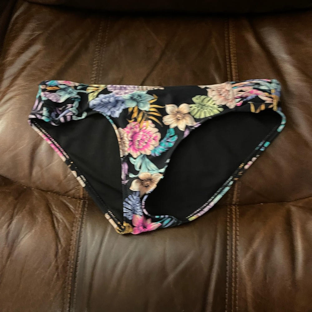 Brand new sz m shade & shore bottoms
